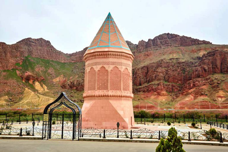 Gülüstan Türbəsi